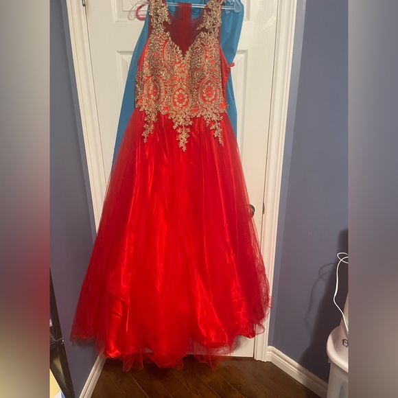 Red prom dress - Picture 5 of 9